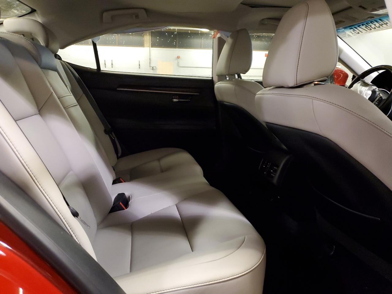2013 Lexus ES - Image 10