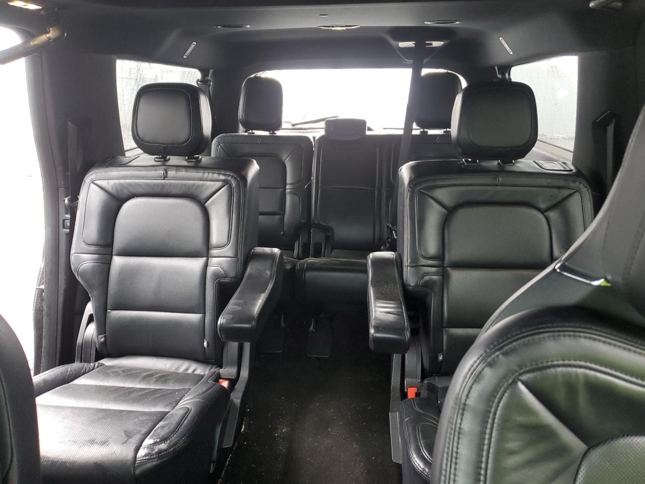 2021 Lincoln Navigator - Image 10