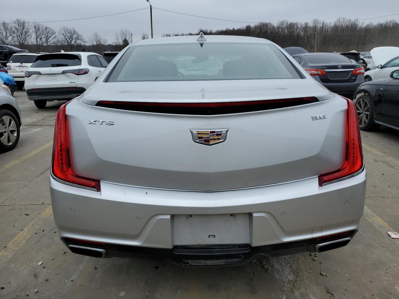 2019 Cadillac XTS - Image 6