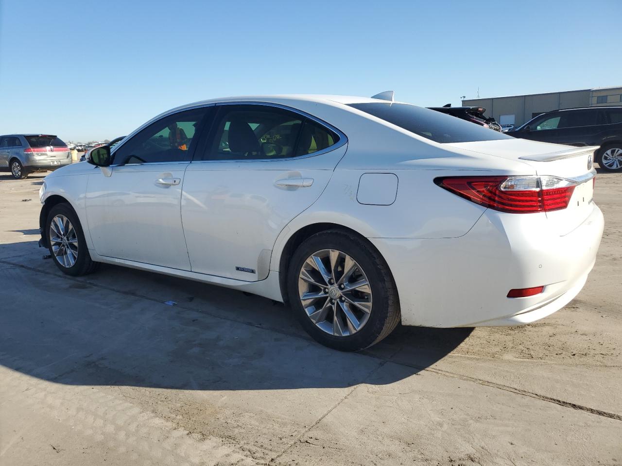 2015 Lexus ES - Image 2