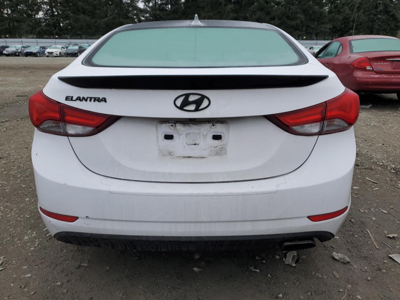 2015 Hyundai Elantra - Image 6