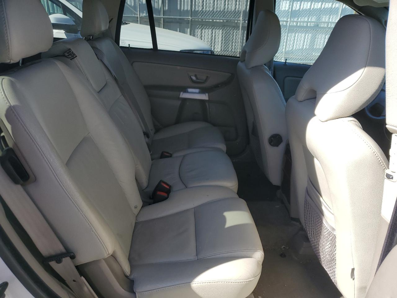 2006 Volvo XC90 - Image 11