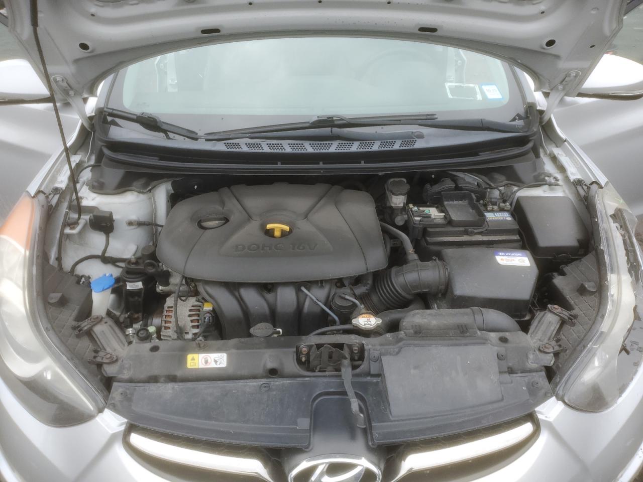 2012 Hyundai Elantra - Image 12