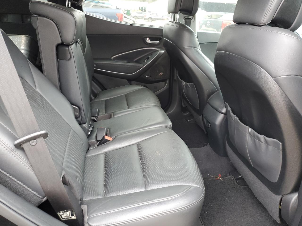 2017 Hyundai Santa Fe - Image 11