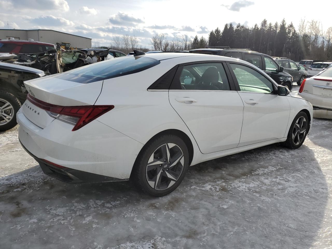 2022 Hyundai Elantra - Image 3