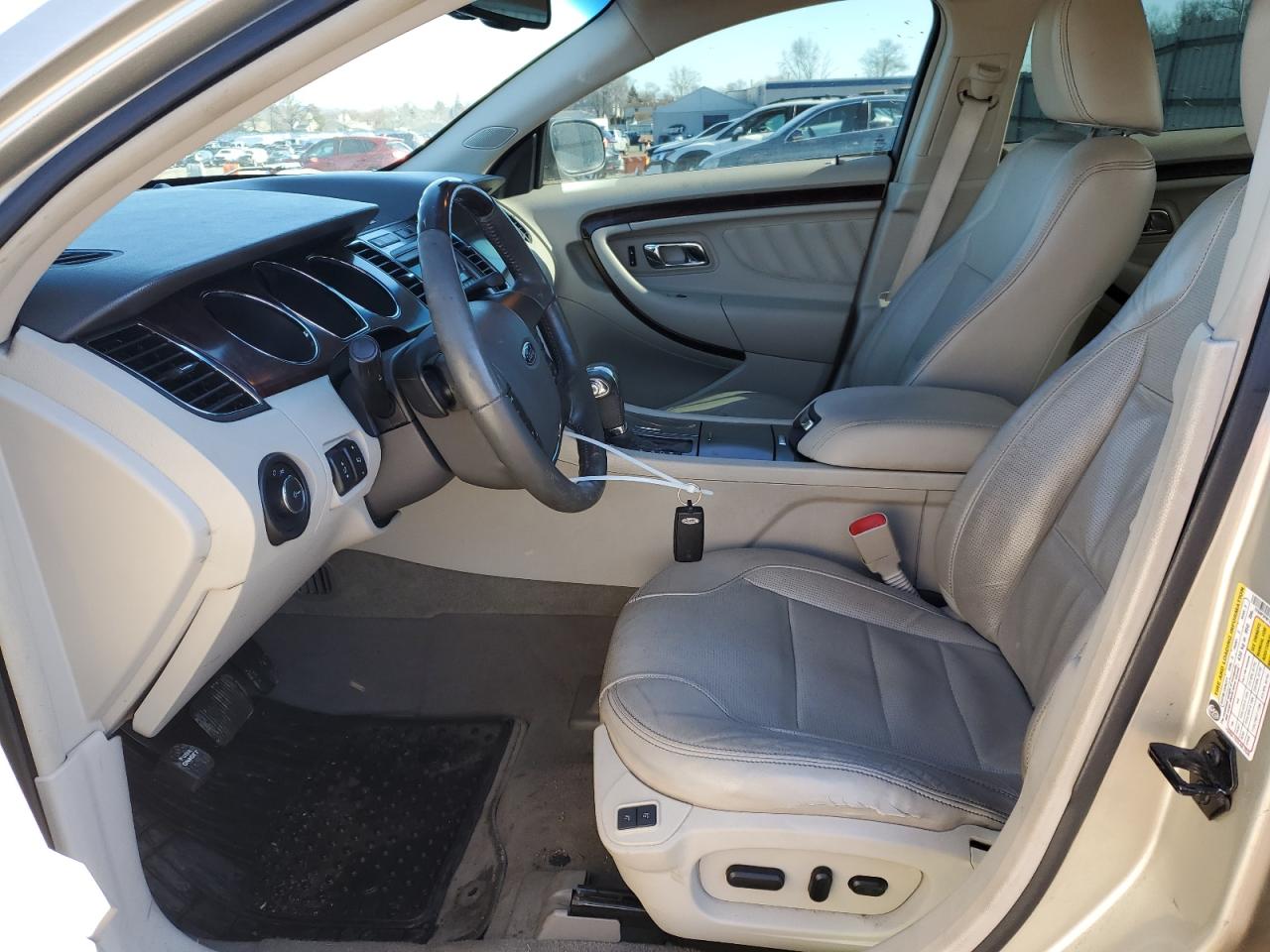 2011 Ford Taurus - Image 7
