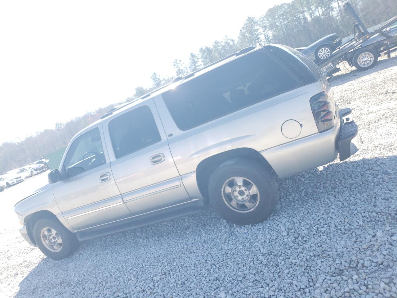 2001 Chevrolet Suburban - Image 2