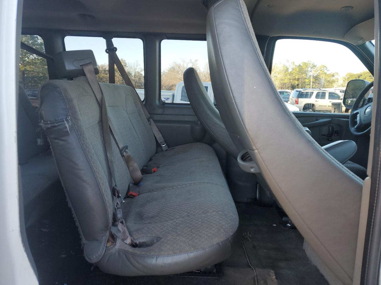 2013 Chevrolet Express - Image 12