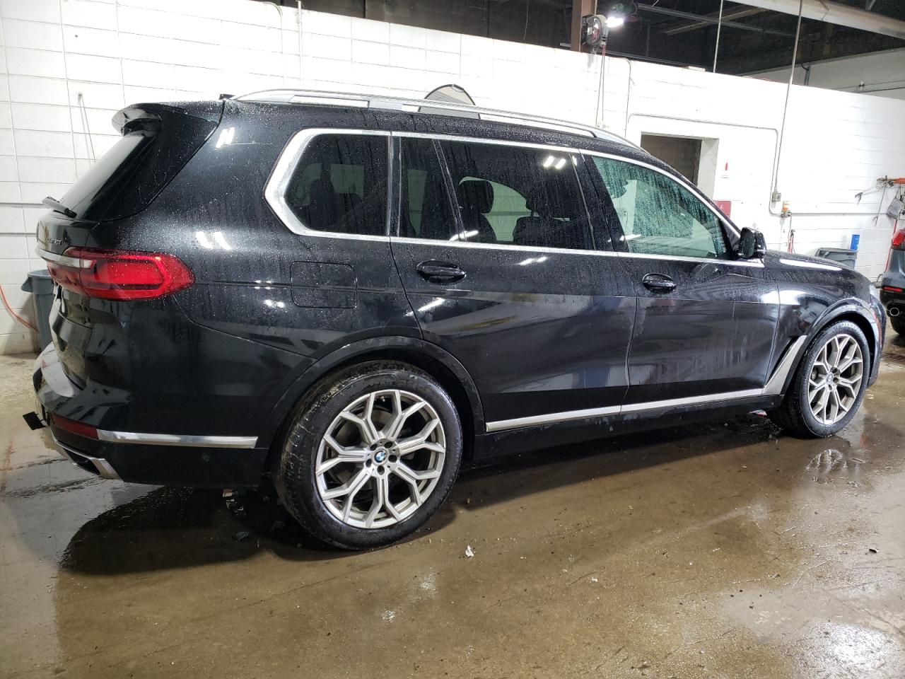 2020 BMW X7 - Image 3
