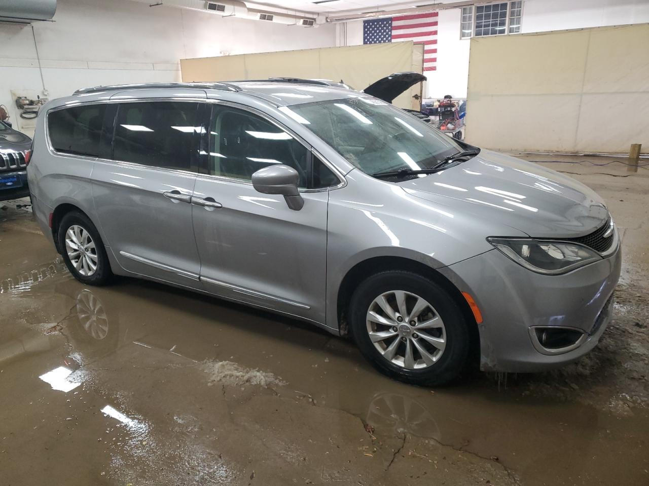 2018 Chrysler Pacifica - Image 4