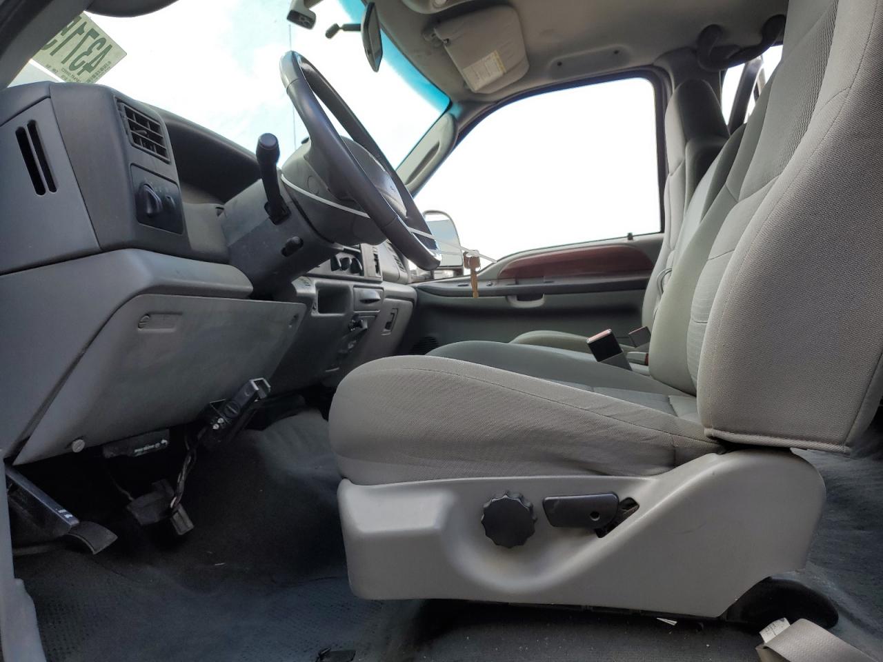 2004 Ford F250 - Image 7