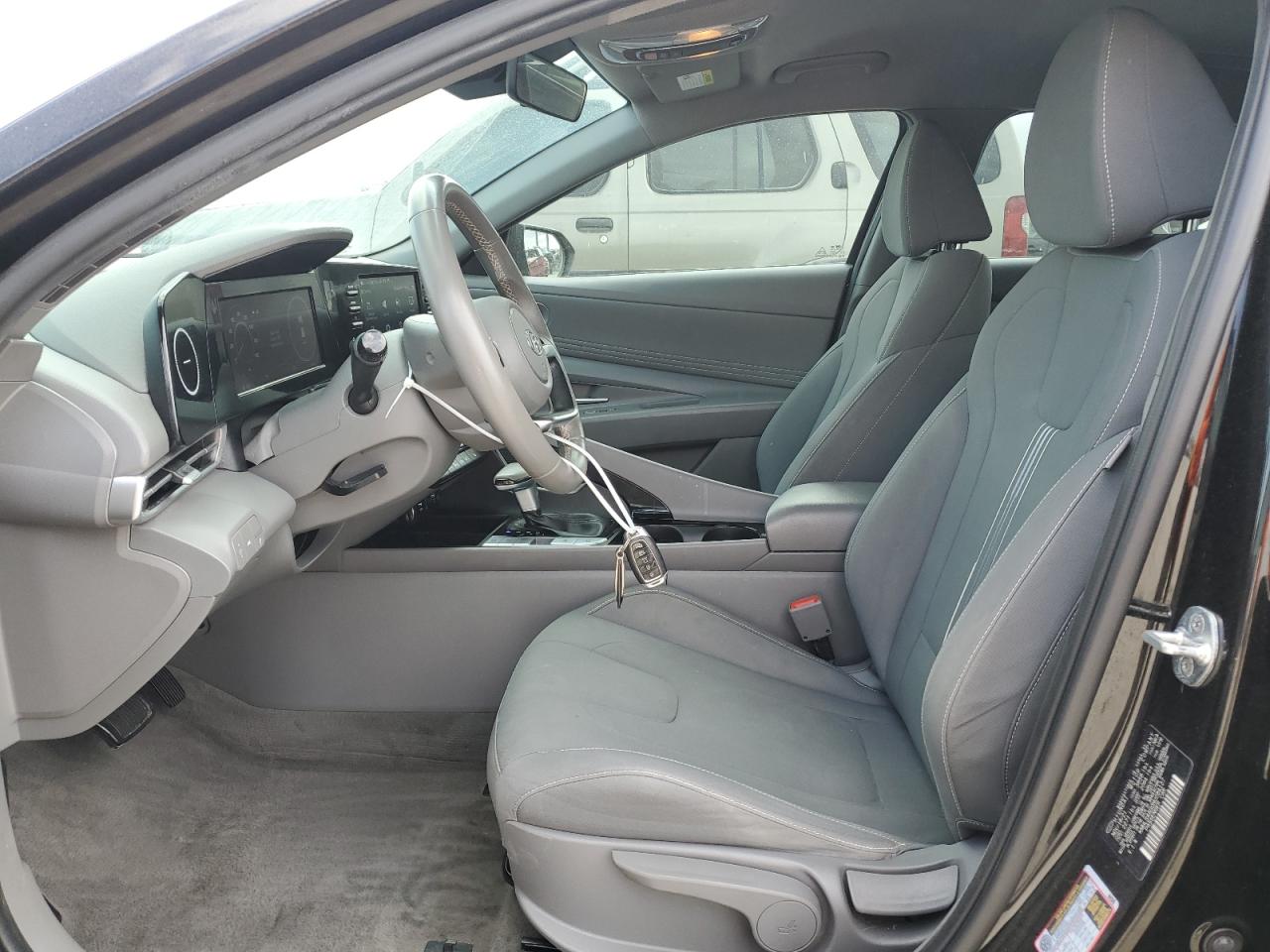 2022 Hyundai Elantra - Image 7