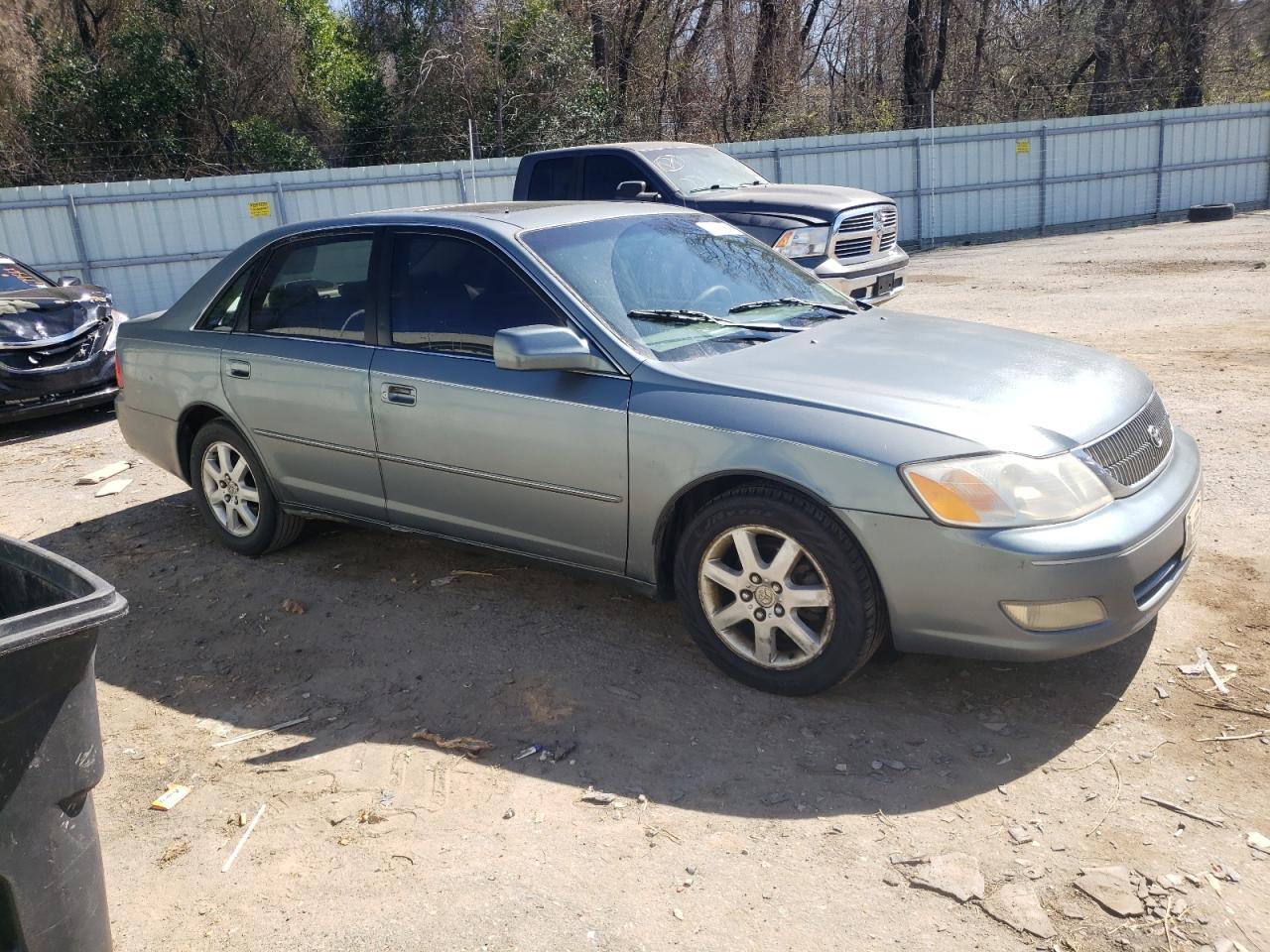 2001 Toyota Avalon - Image 4