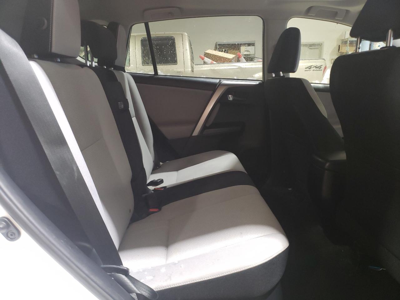 2017 Toyota RAV 4 - Image 11