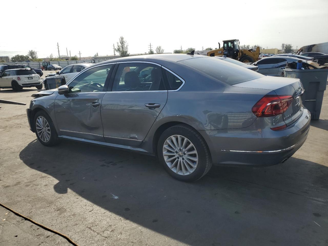 2017 Volkswagen Passat - Image 2