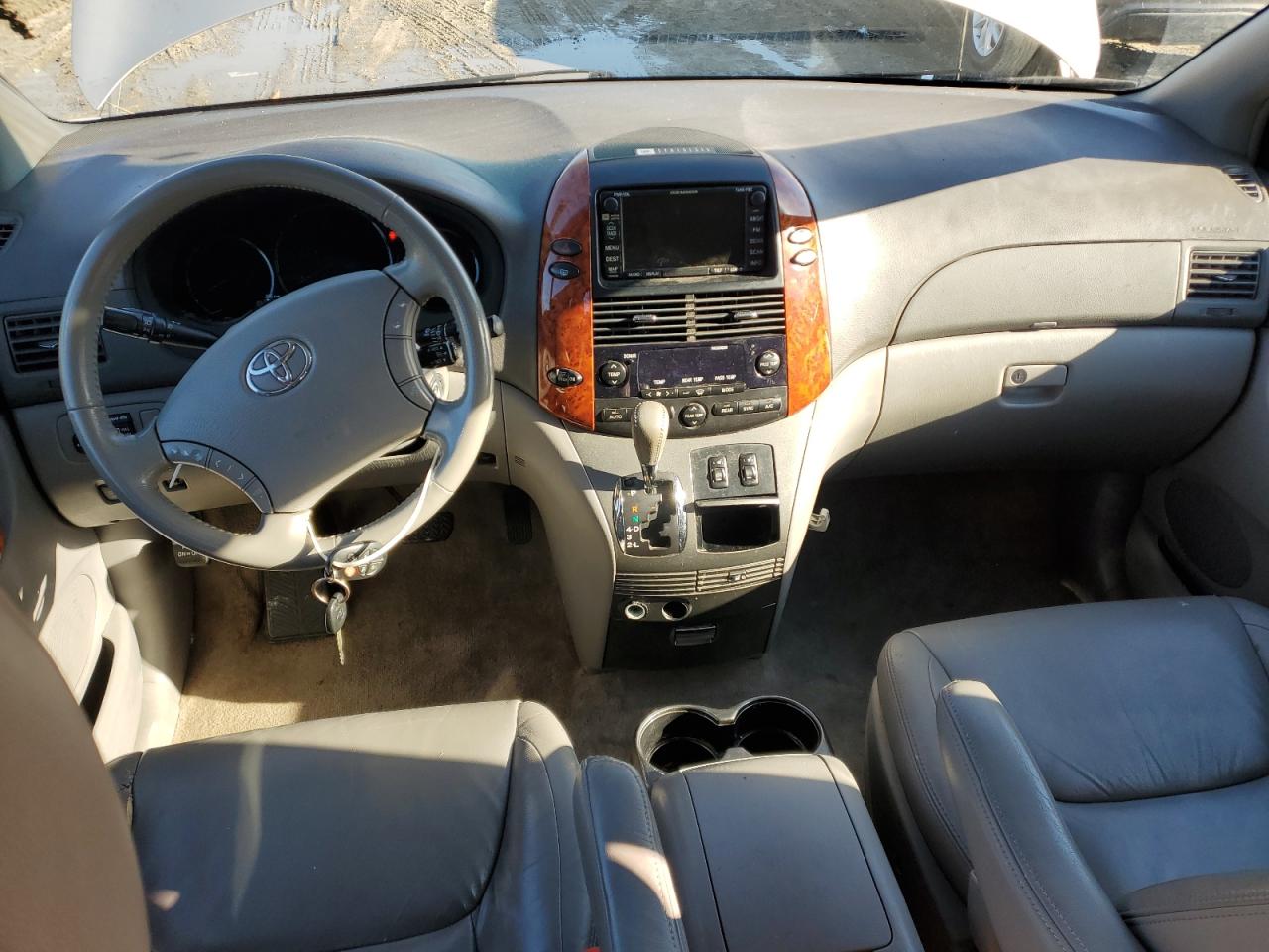 2010 Toyota Sienna - Image 8