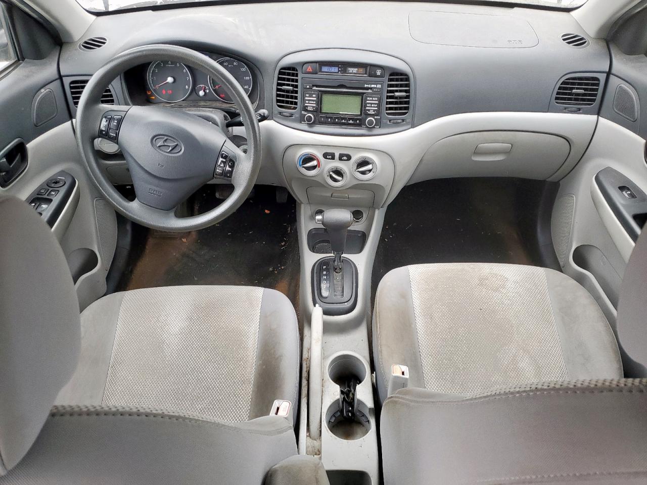 2011 Hyundai Accent - Image 8