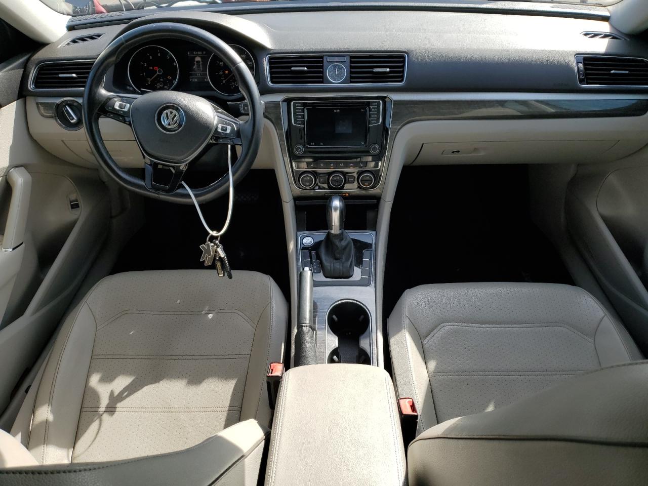2017 Volkswagen Passat - Image 8