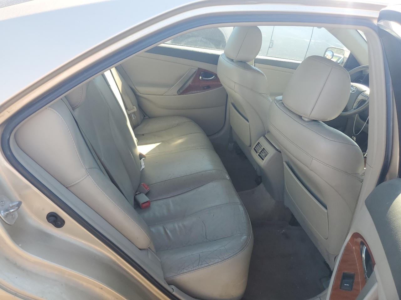 2011 Toyota Camry - Image 10