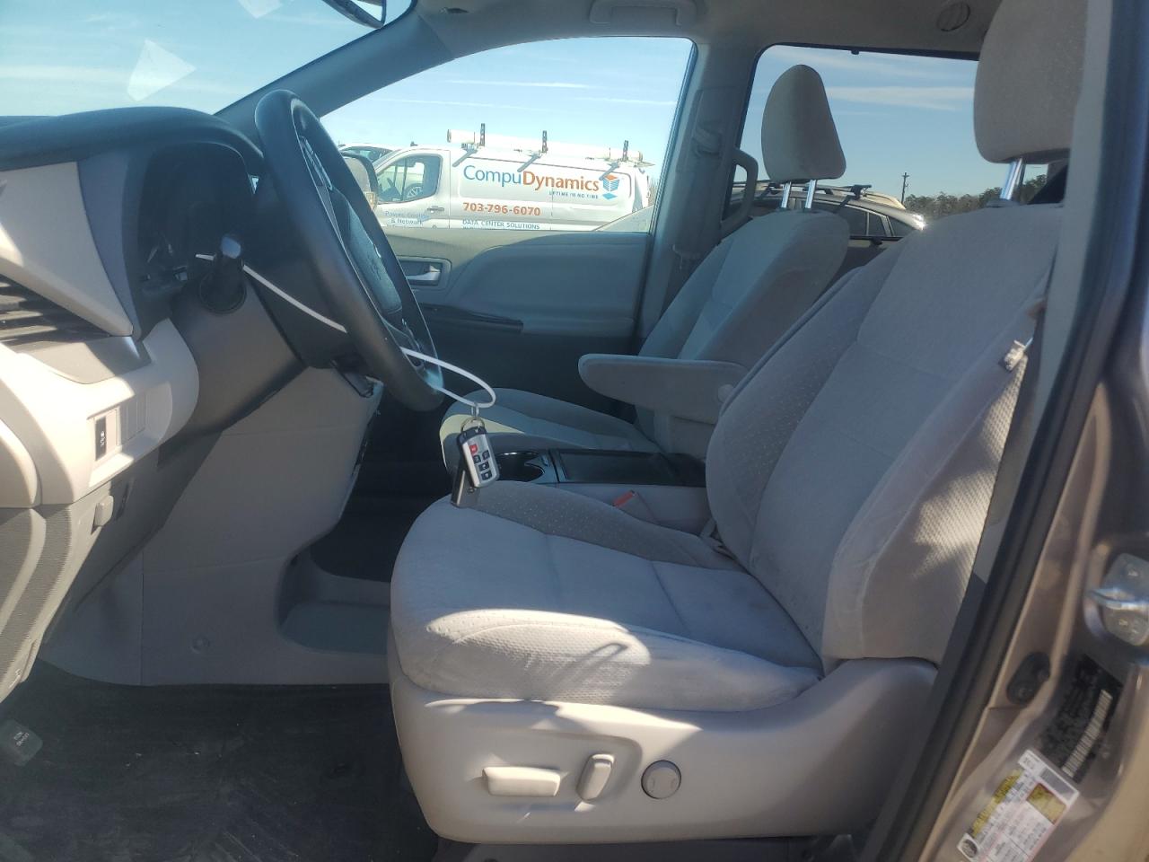 2020 Toyota Sienna - Image 7