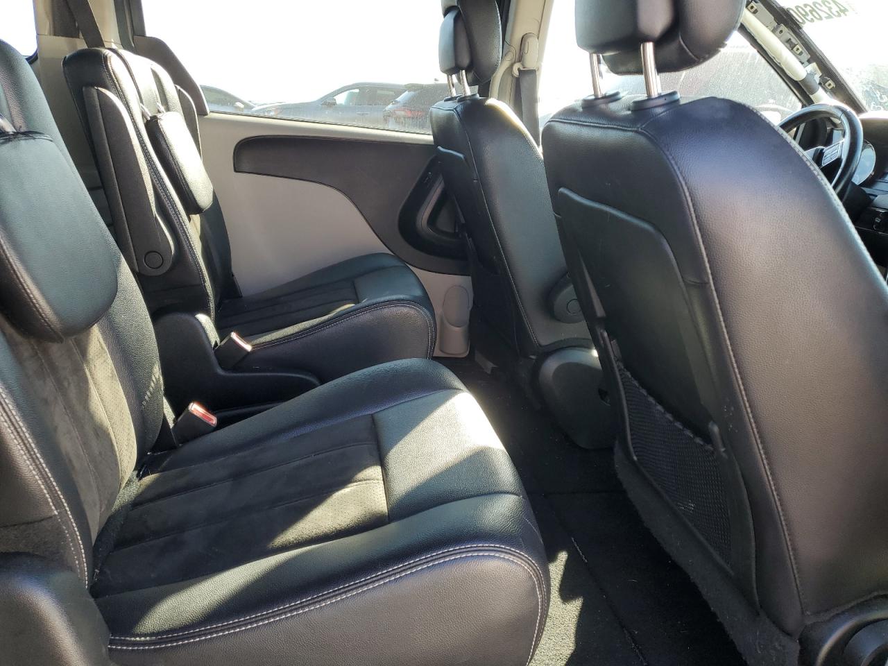 2019 Dodge Caravan - Image 11