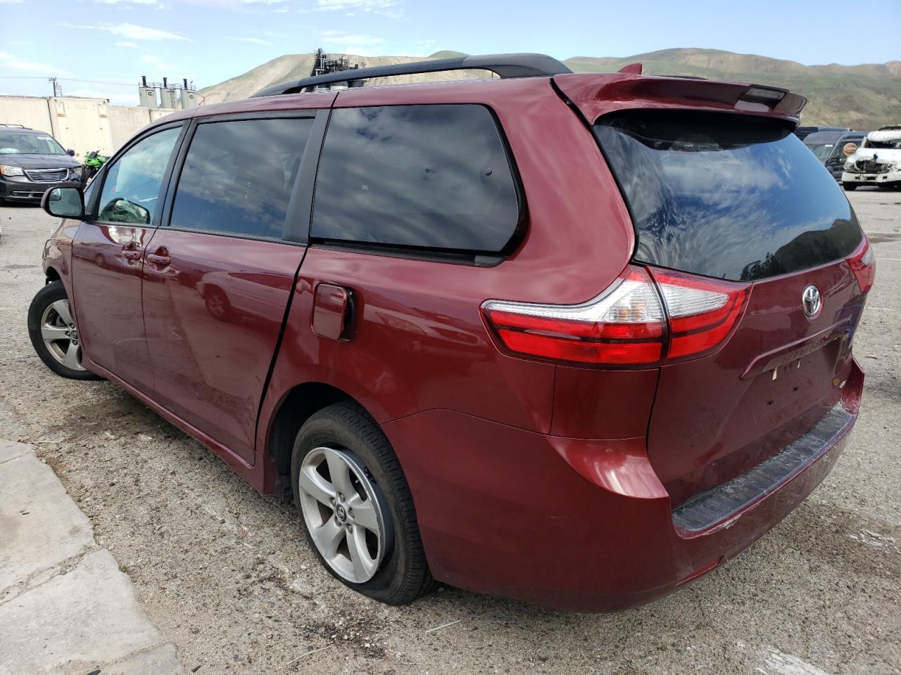 2018 Toyota Sienna - Image 2