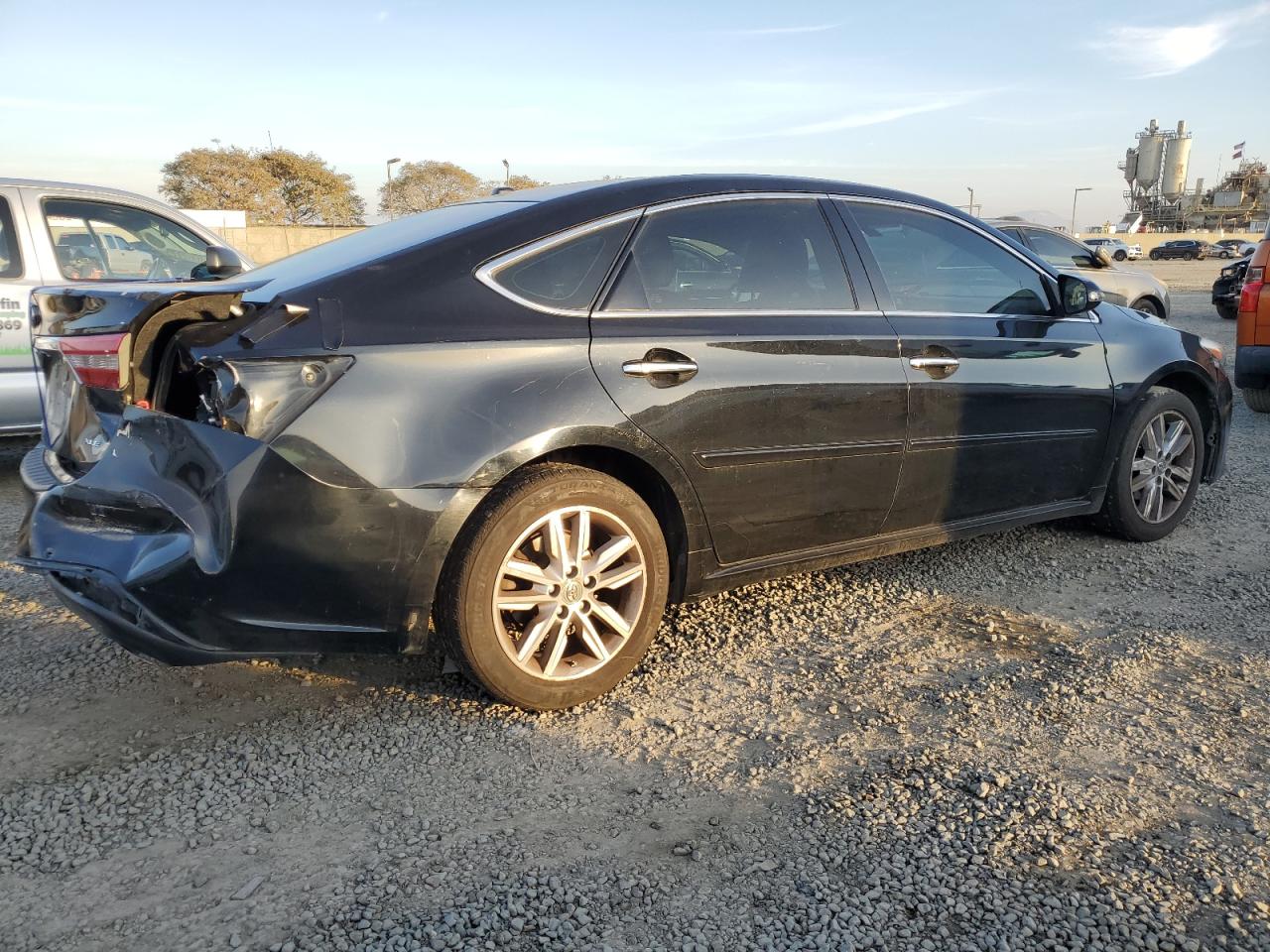 2015 Toyota Avalon - Image 3