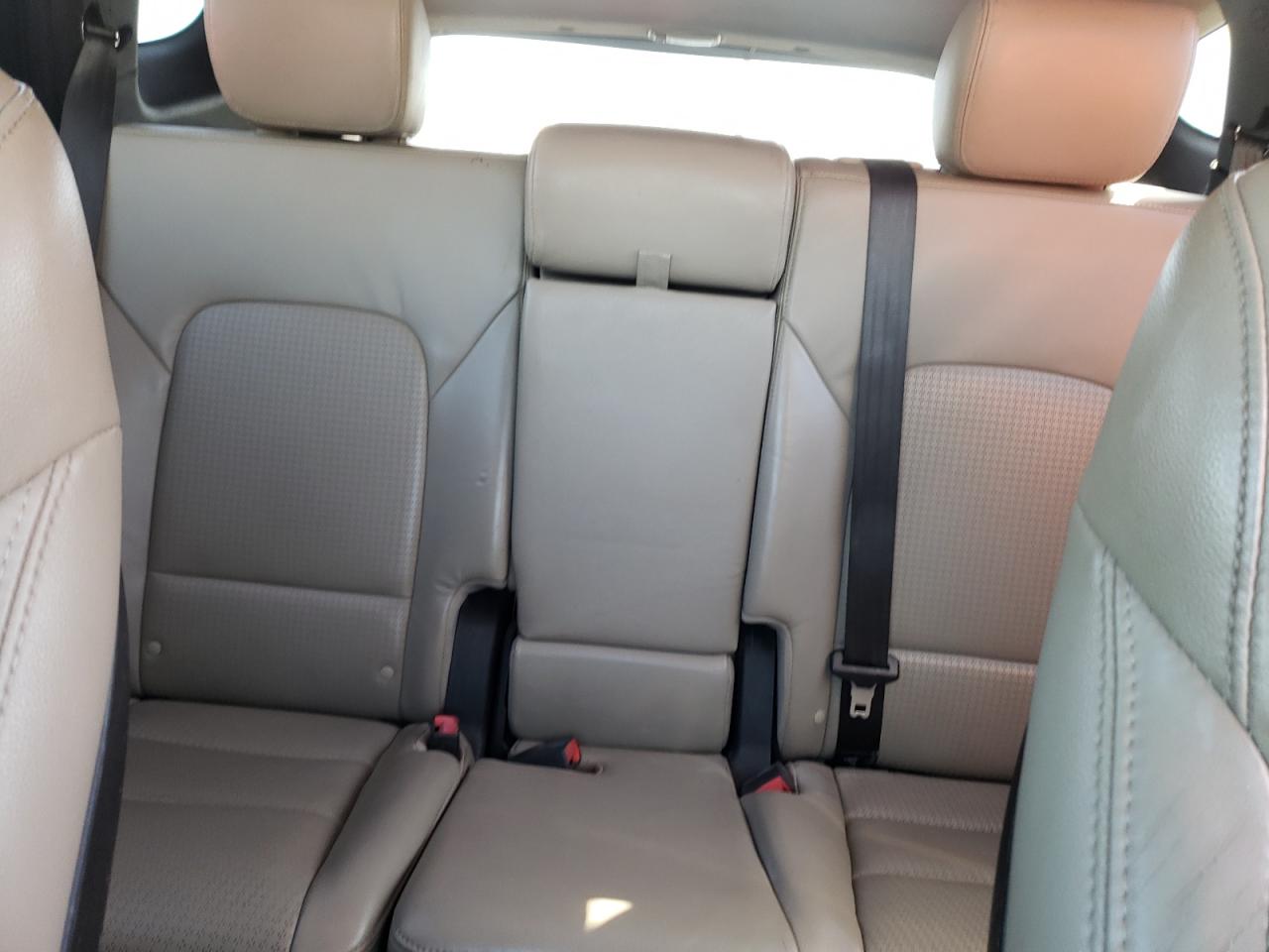 2013 Hyundai Santa Fe - Image 10