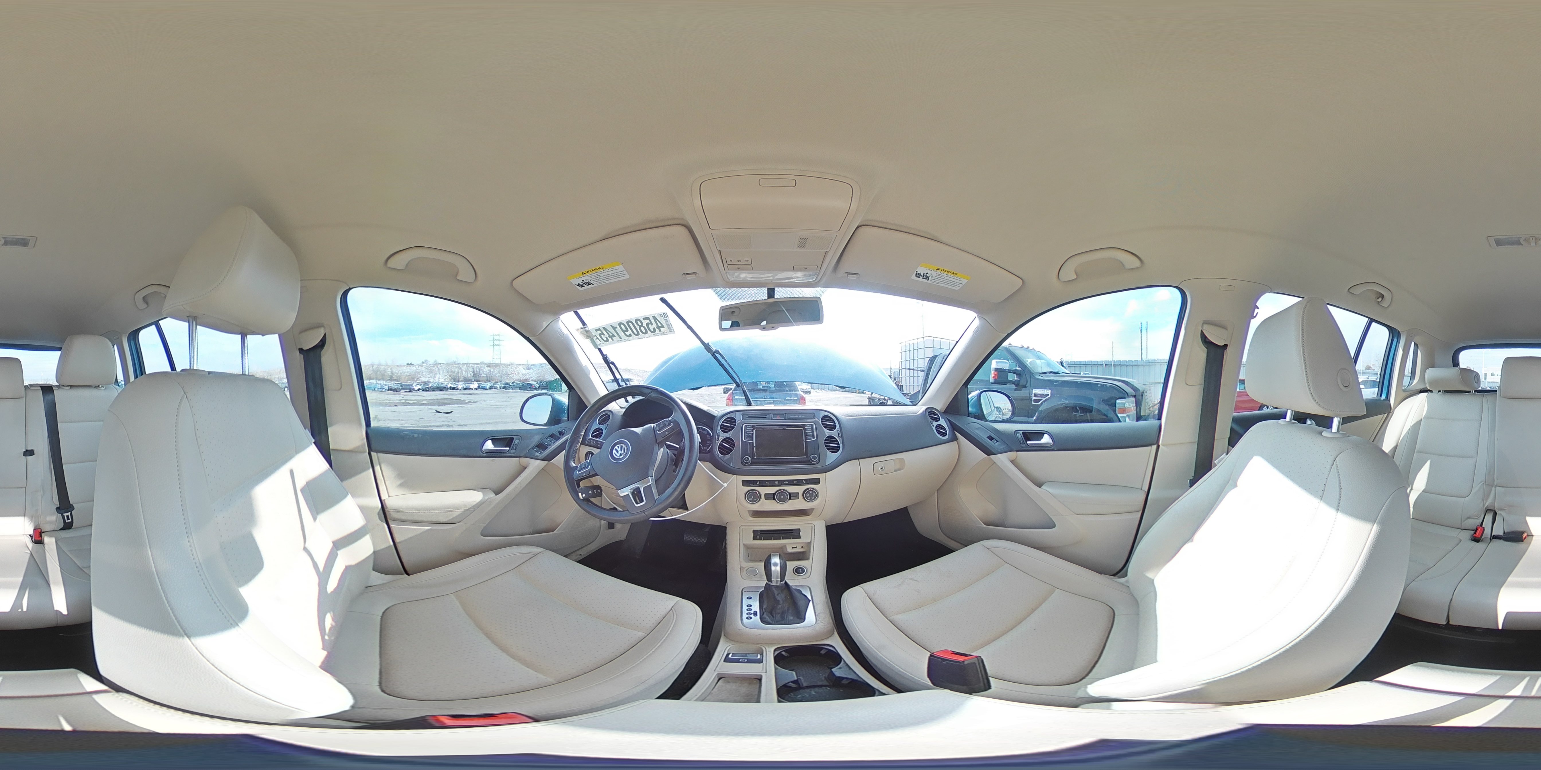 2017 Volkswagen Tiguan - Image 15