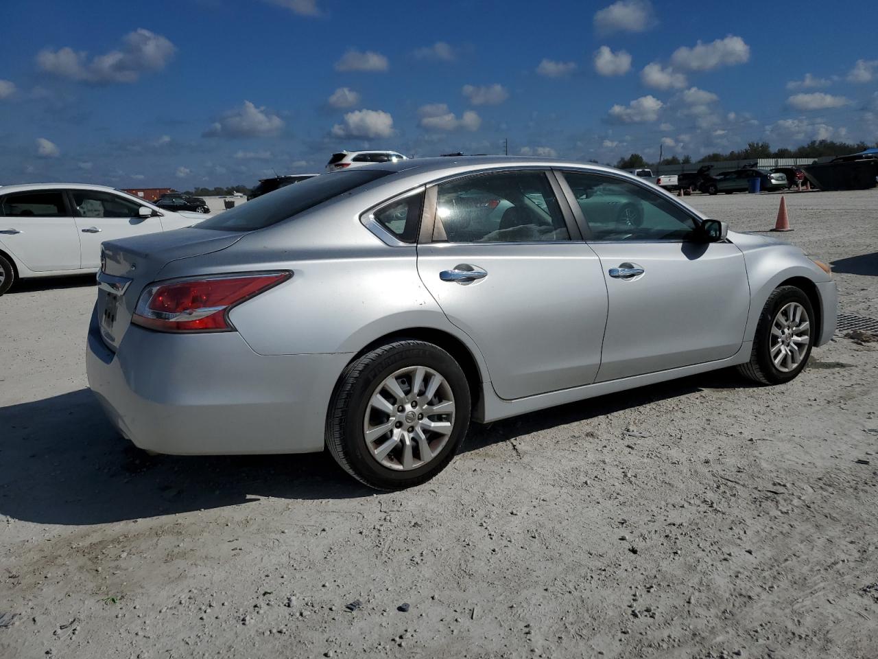 2015 Nissan Altima - Image 3