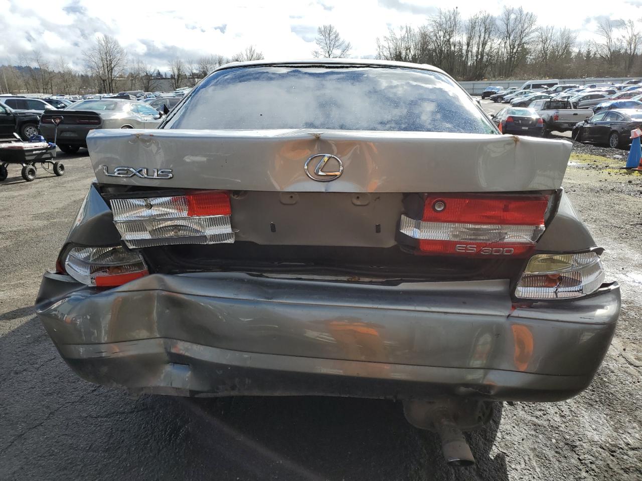 2001 Lexus ES - Image 6