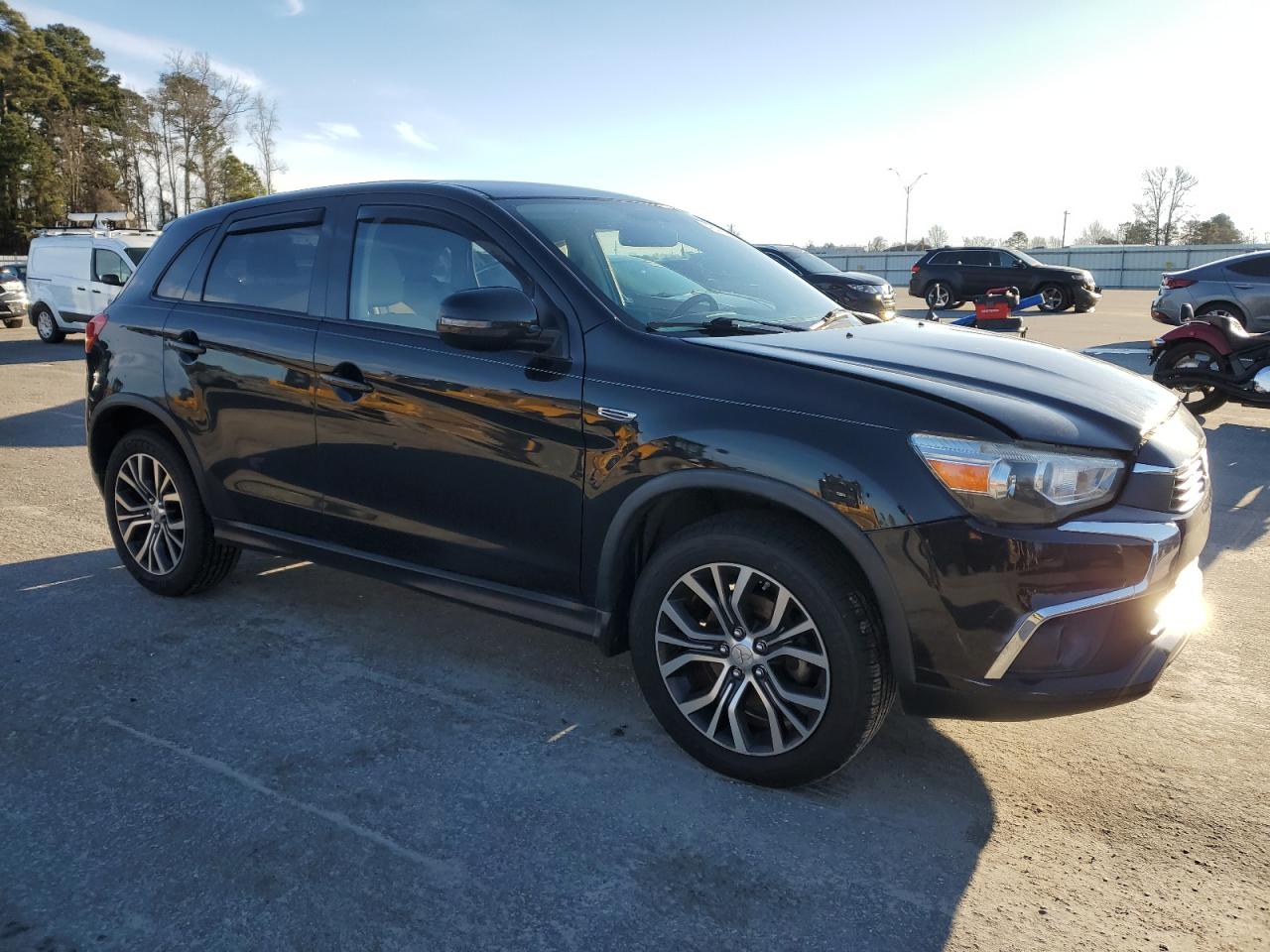 2017 Mitsubishi Outlander - Image 4