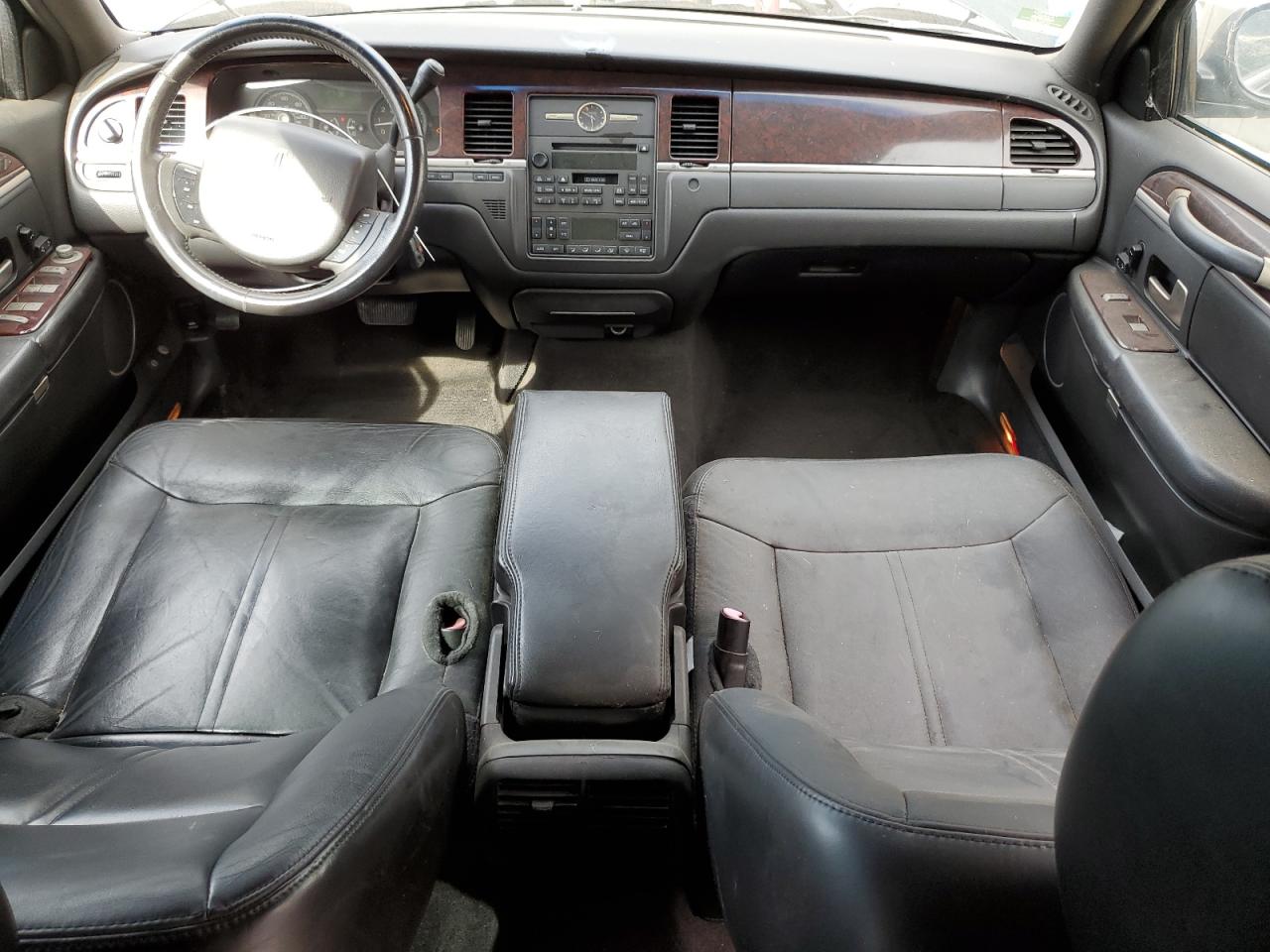 2011 Lincoln Town Car - Image 8