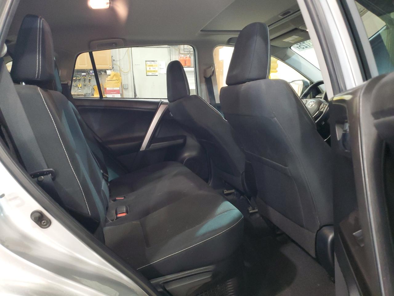 2016 Toyota RAV 4 - Image 11