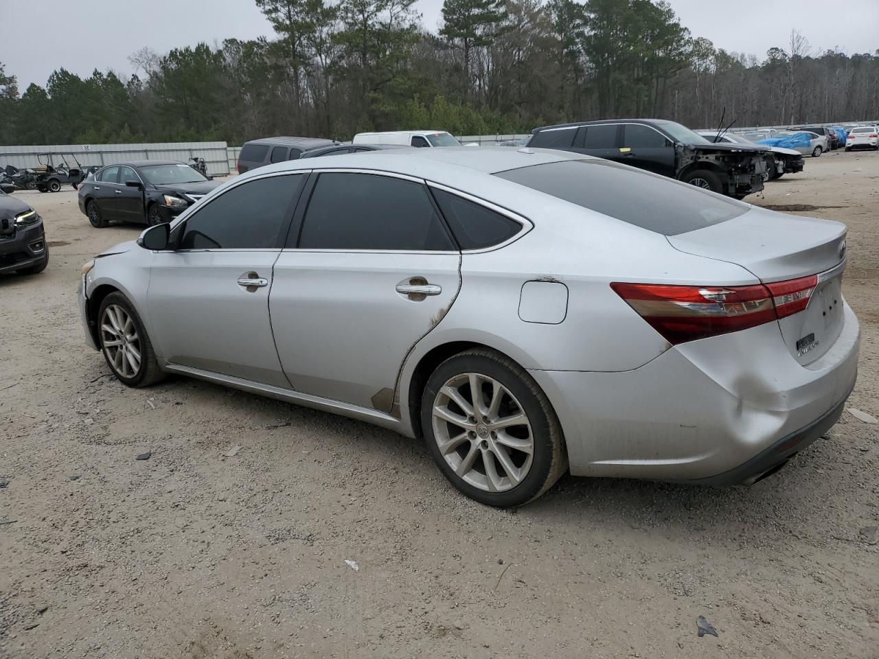 2013 Toyota Avalon - Image 2