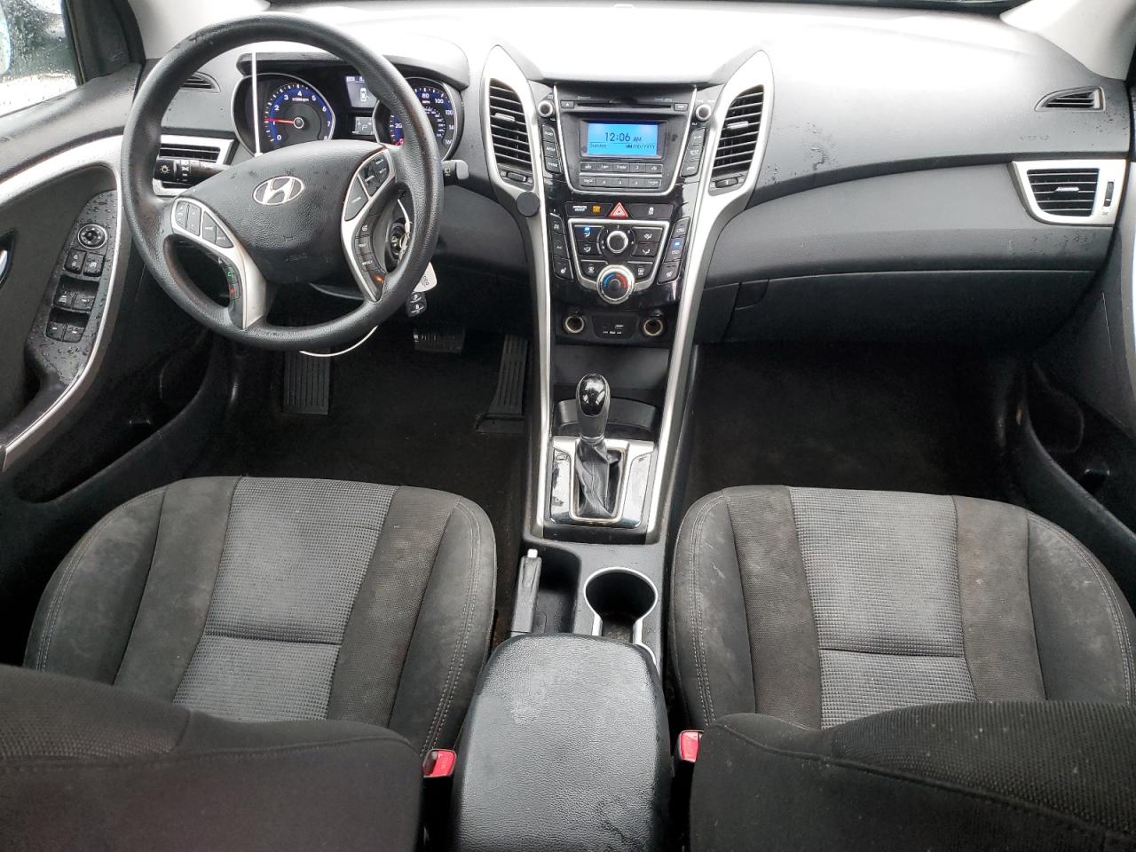 2016 Hyundai Elantra - Image 8