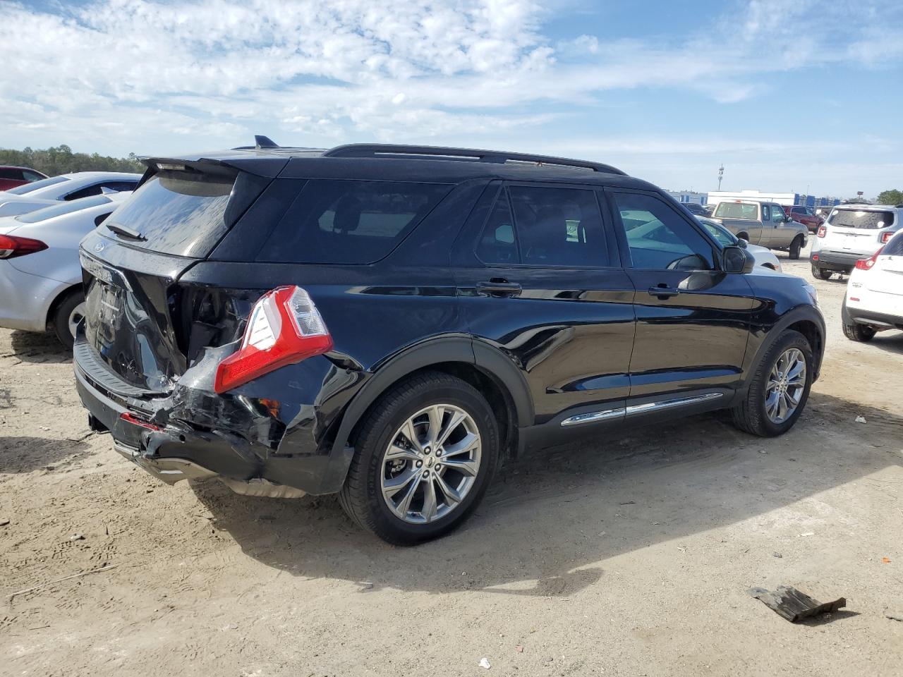 2022 Ford Explorer - Image 3