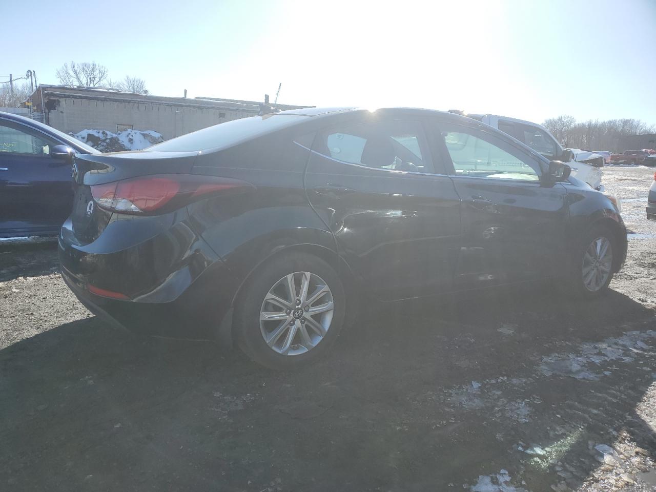 2015 Hyundai Elantra - Image 3