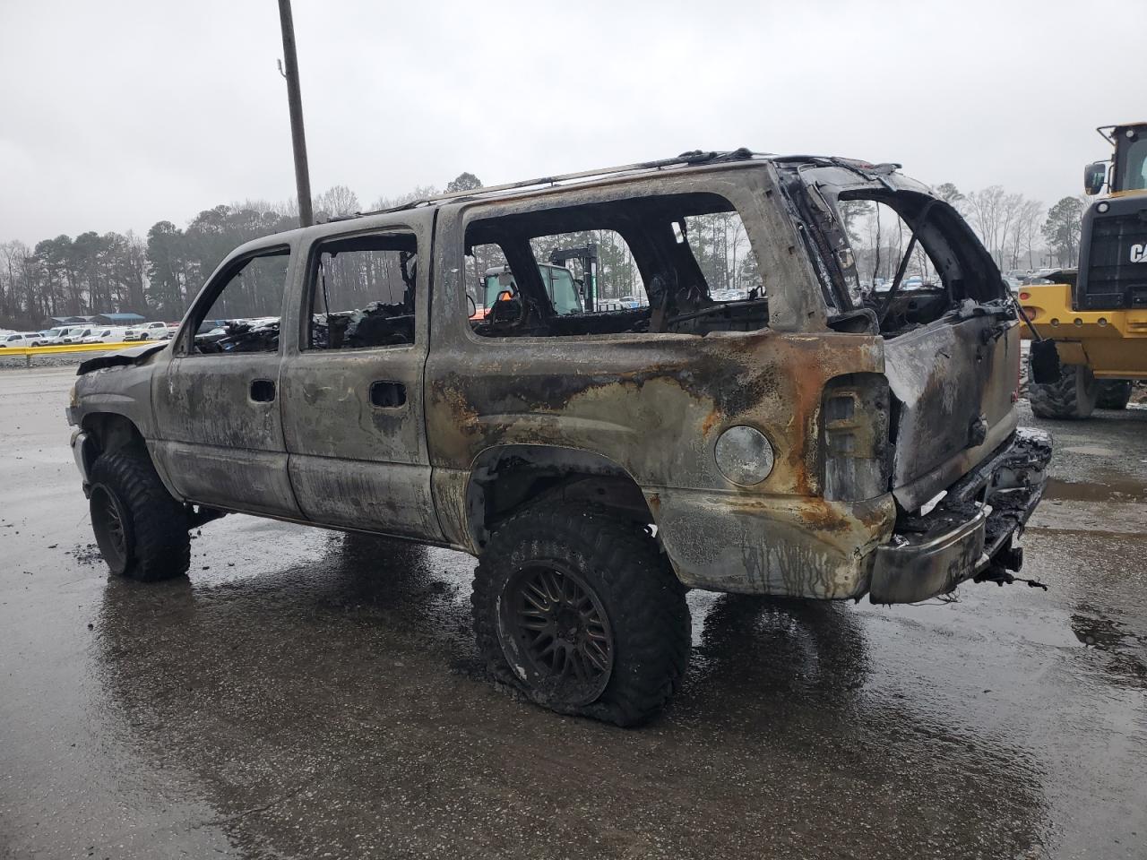2002 GMC Yukon - Image 2