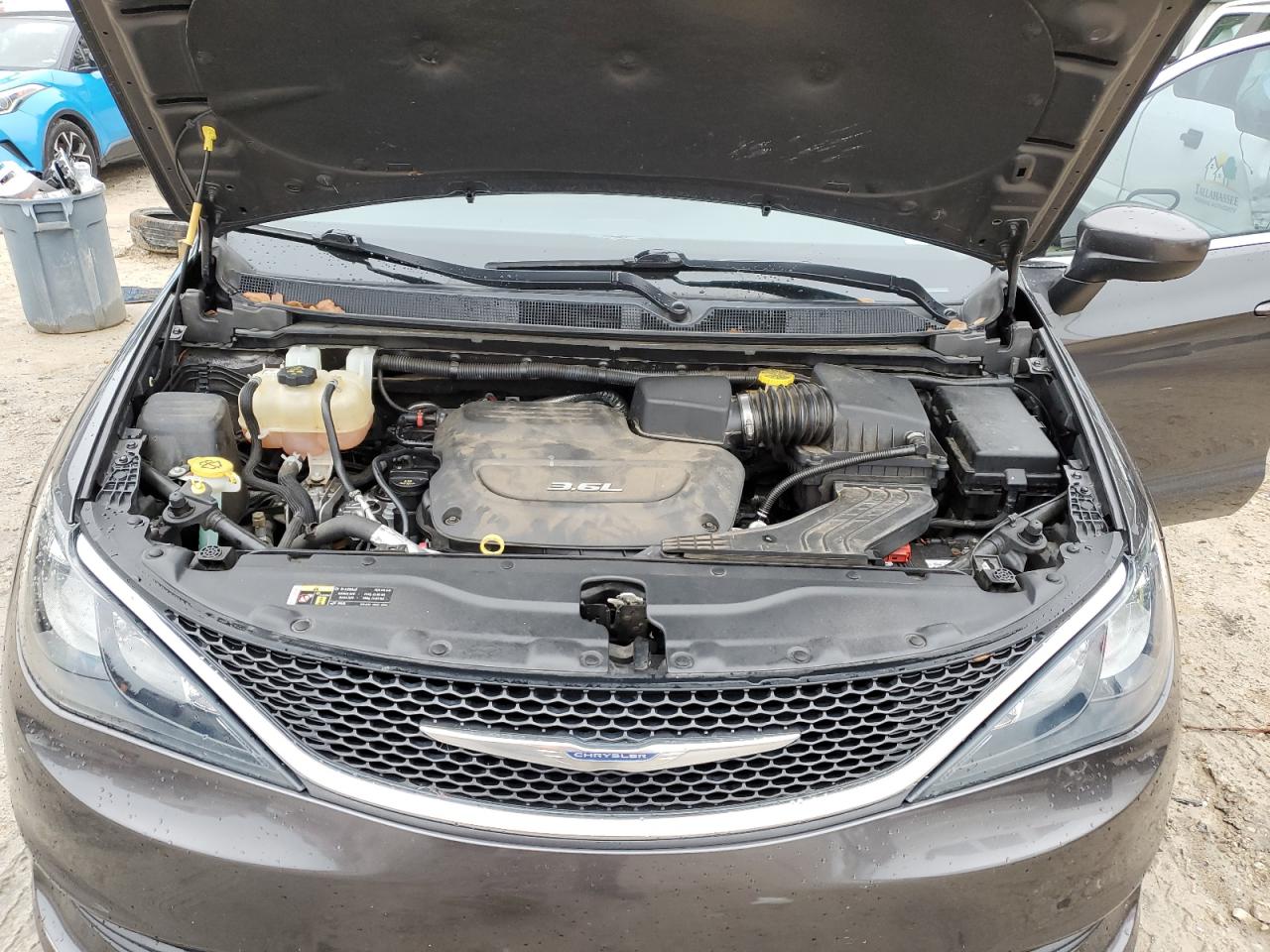 2017 Chrysler Pacifica - Image 11