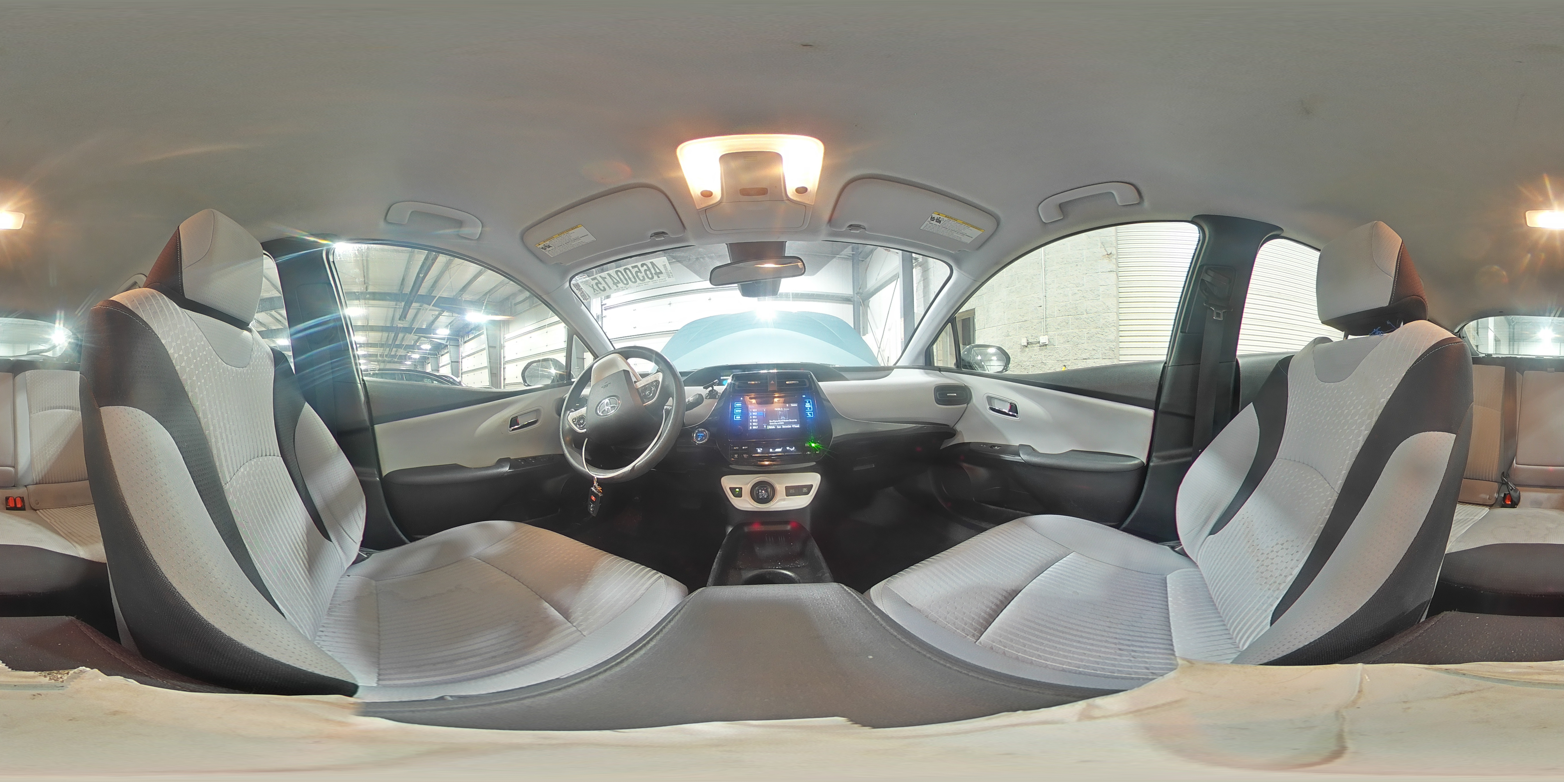 2017 Toyota Prius - Image 16