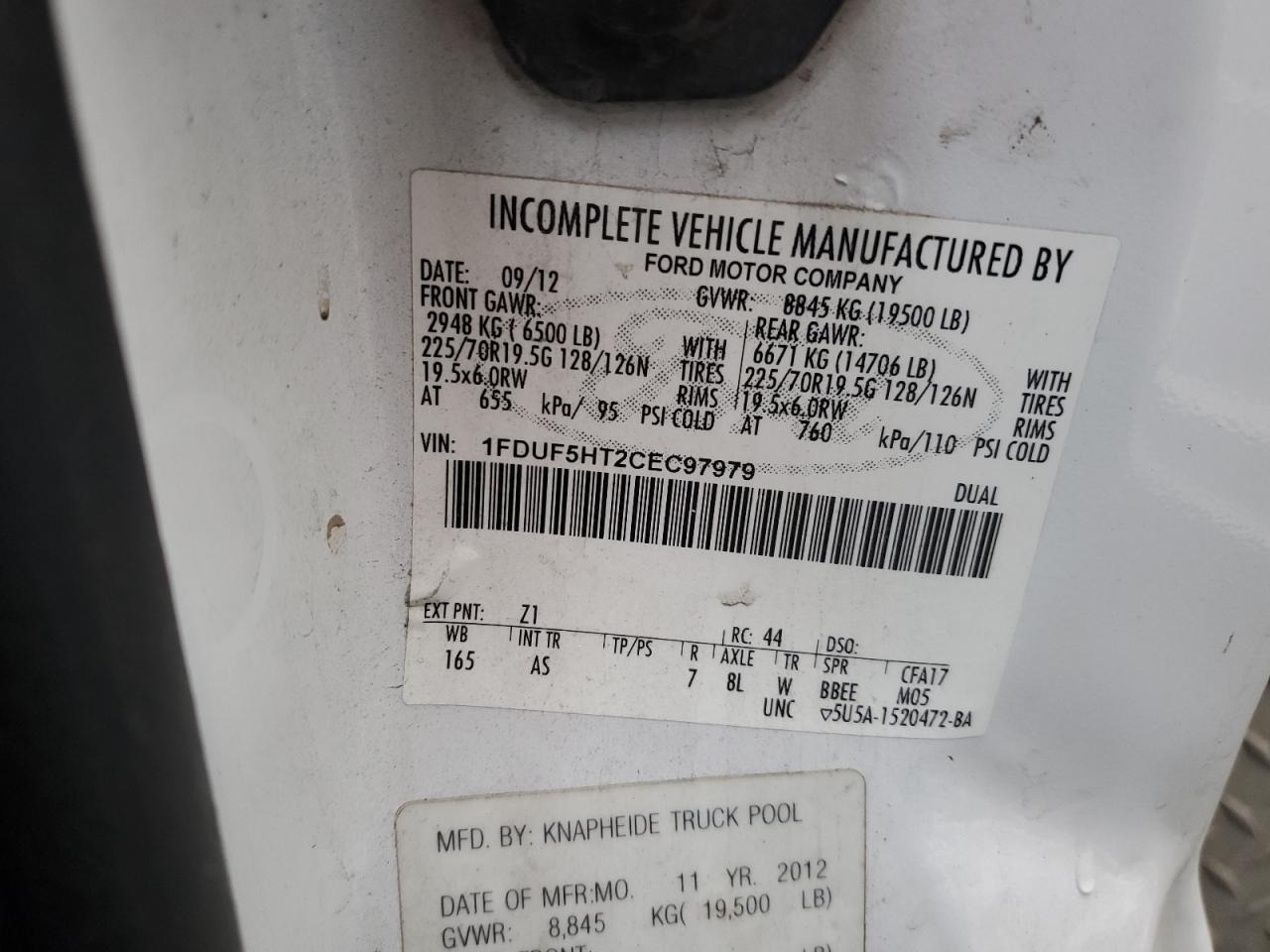 2012 Ford F550 - Image 13