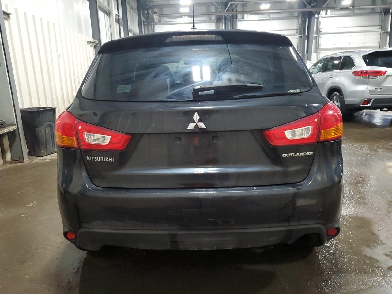 2015 Mitsubishi Outlander - Image 6