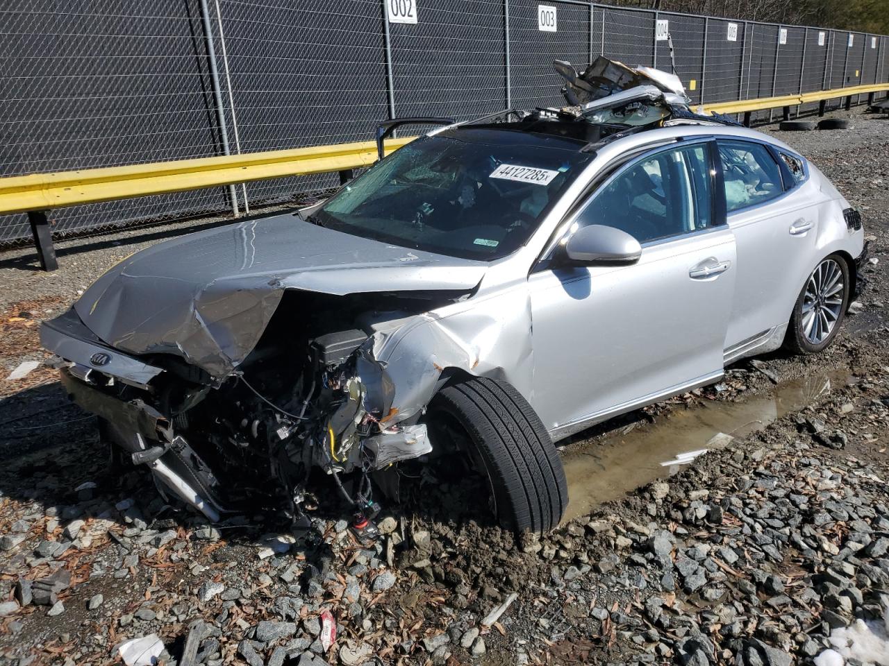 2017 Kia Cadenza - Image 1