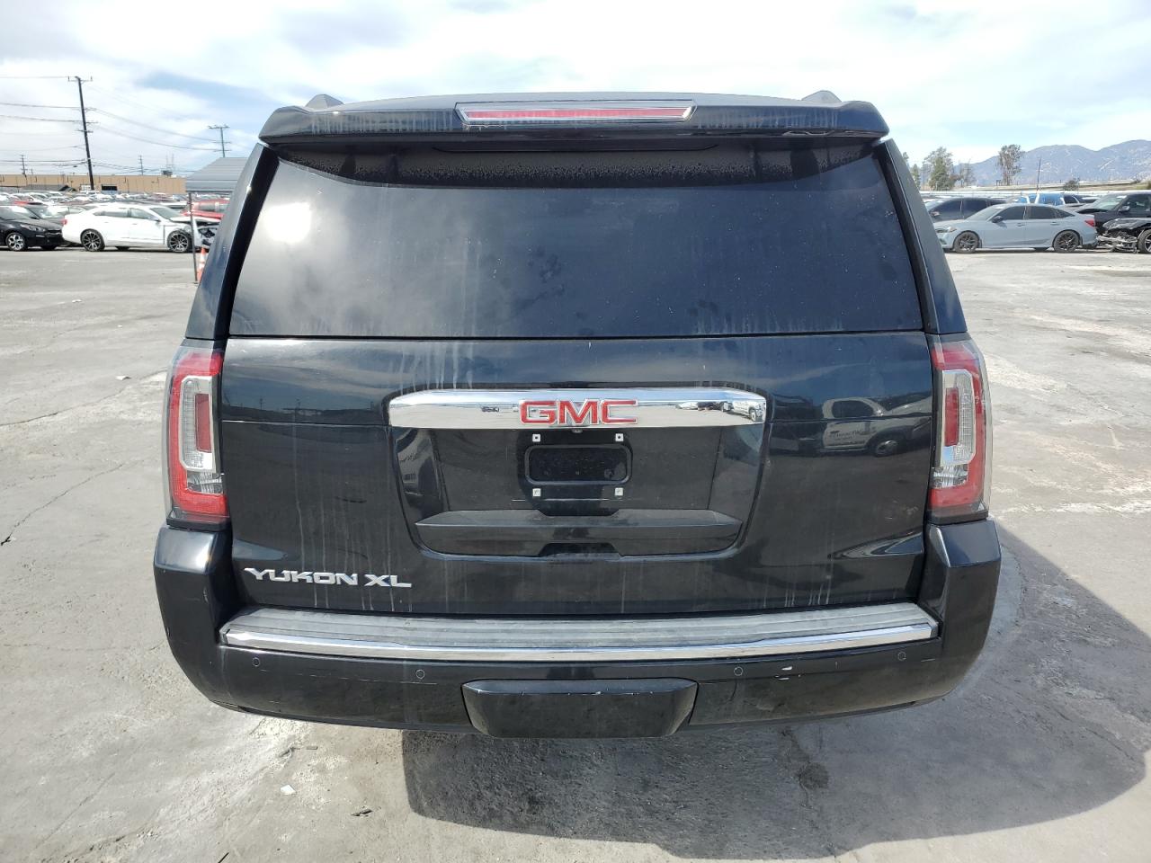 2016 GMC Yukon - Image 6