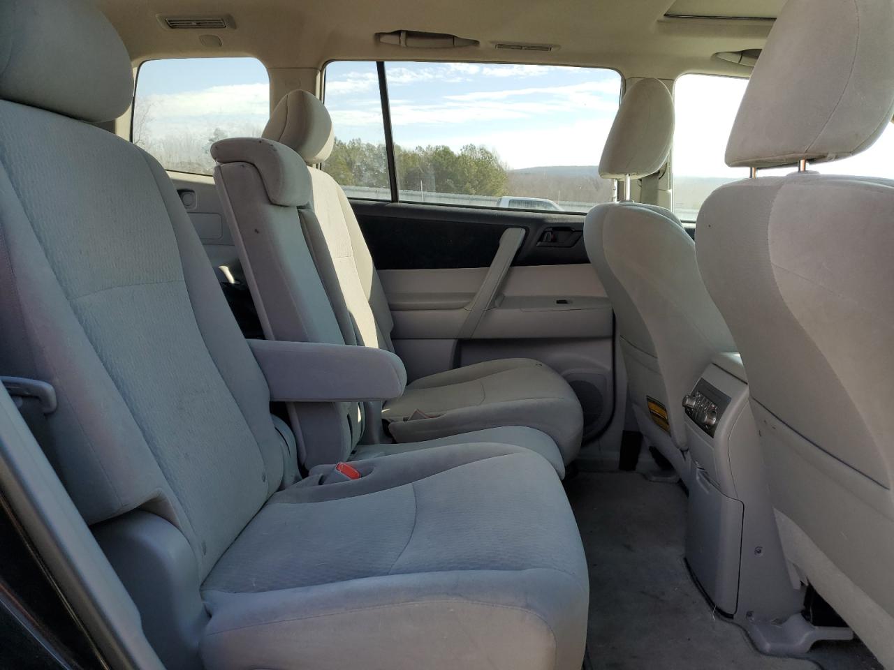 2010 Toyota Highlander - Image 11