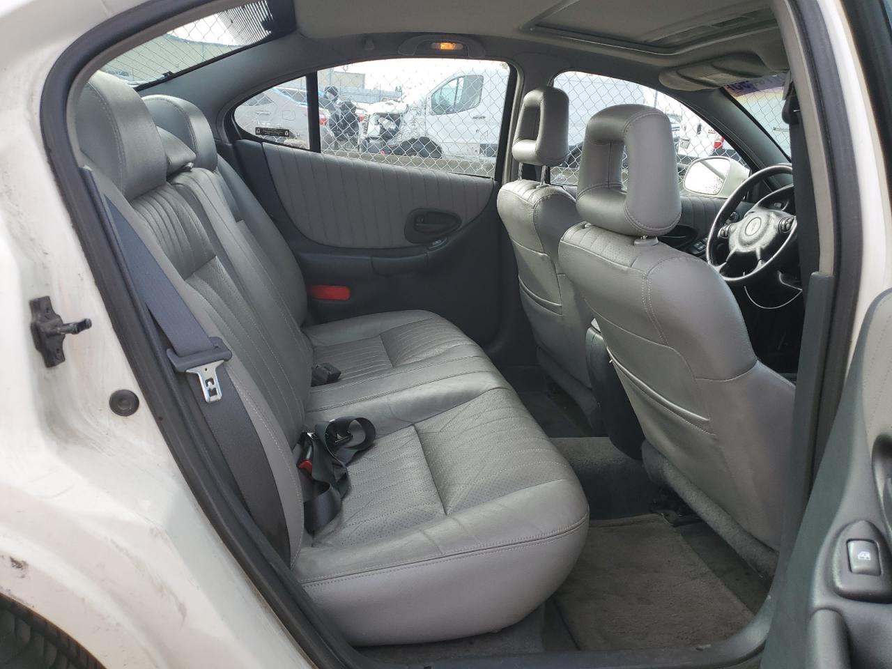 2002 Pontiac Grand Prix - Image 10
