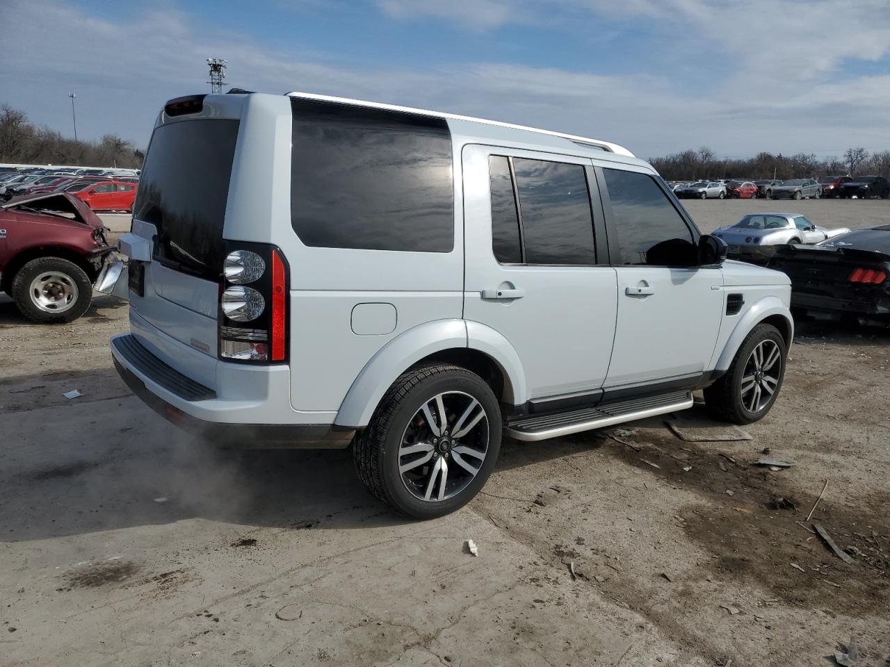 2016 Land Rover LR4 - Image 3
