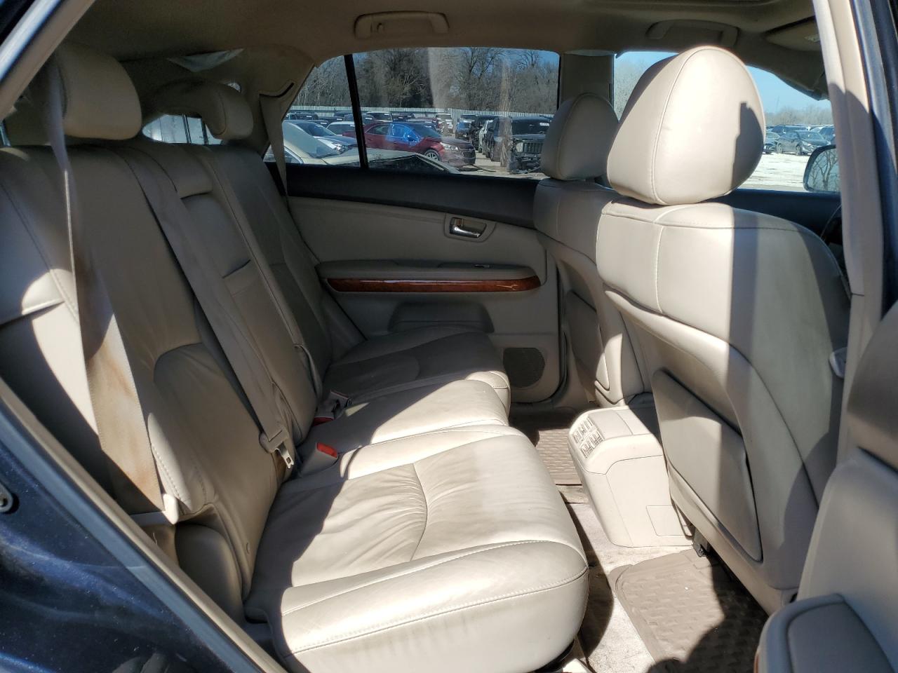 2005 Lexus RX - Image 12