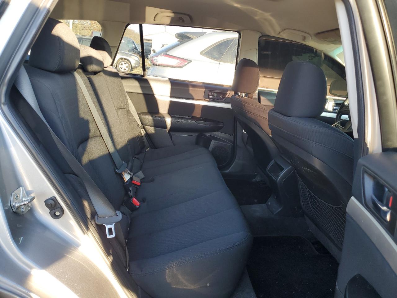 2010 Subaru Outback - Image 10